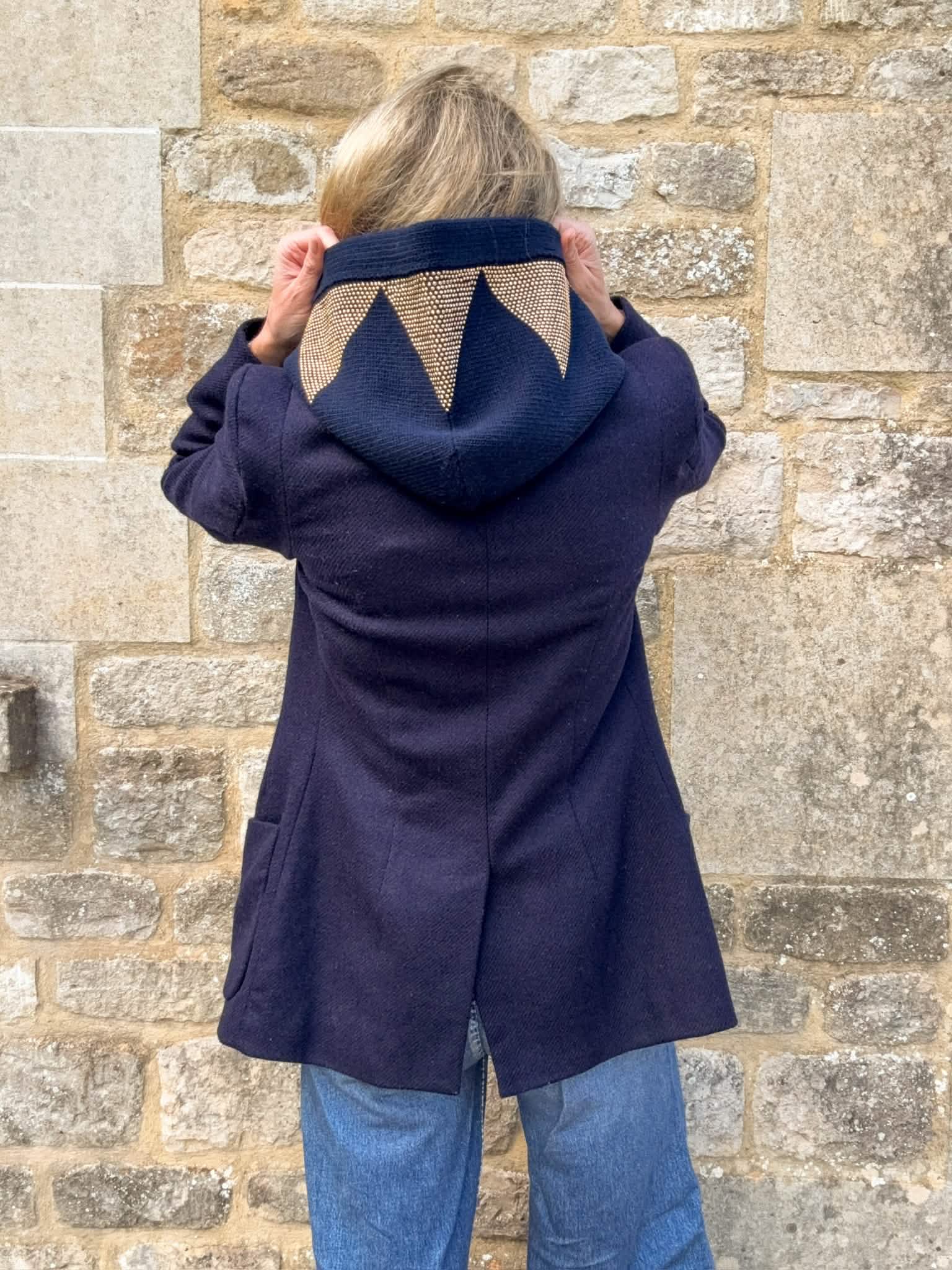 Zig Zag Hood - Navy/Gold