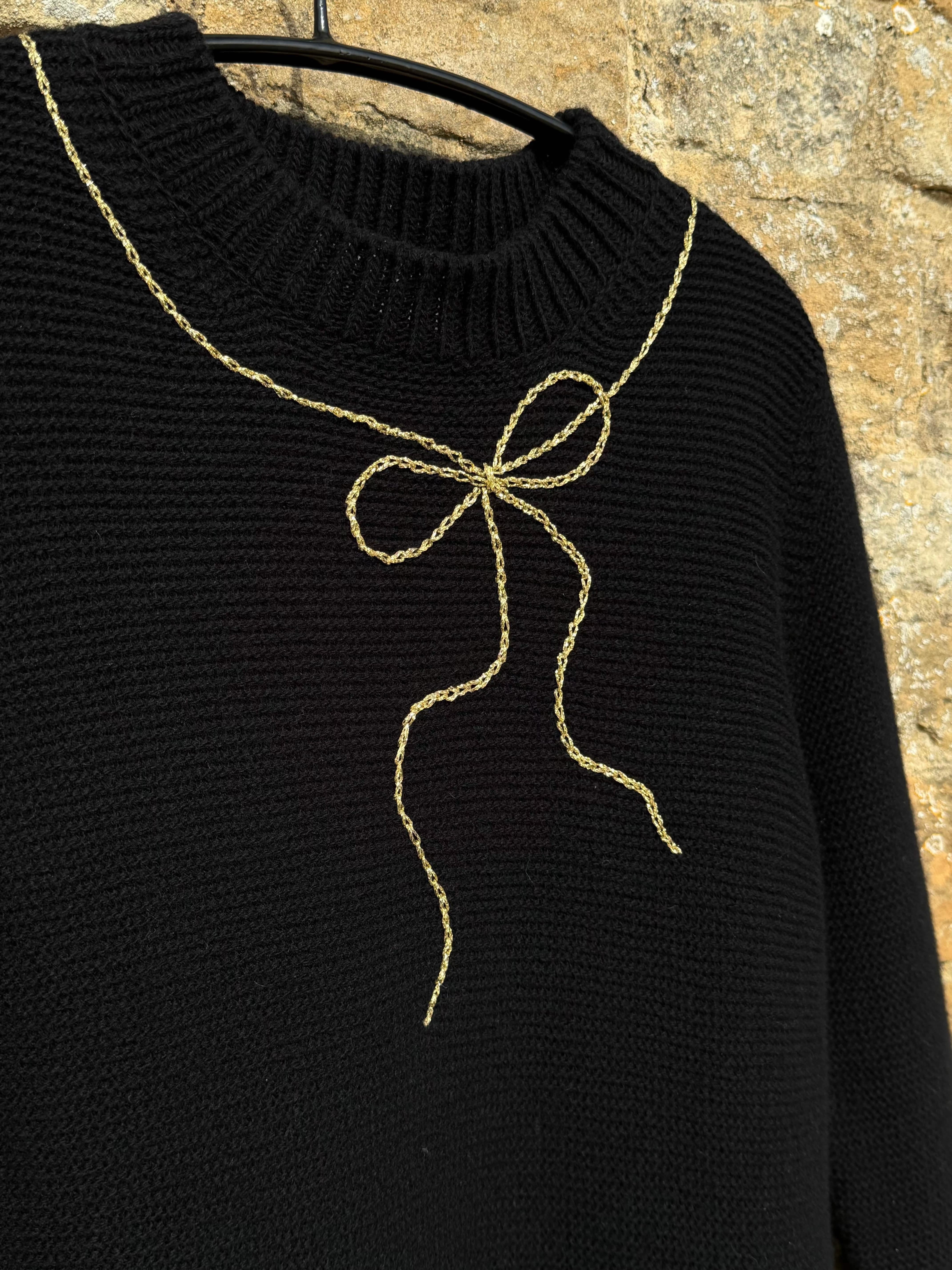 Teddy Sweater with Shoelace Bow - Black/Gold
